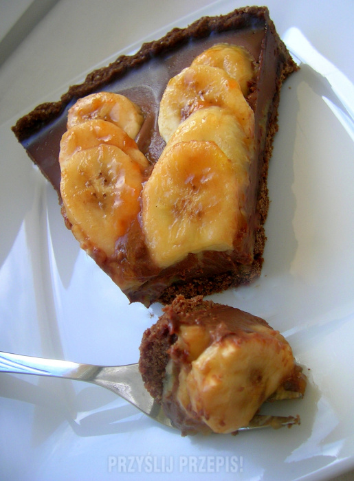 Tarta Czekoaldowa z Nutellą i Karmelizowanymi Bananami