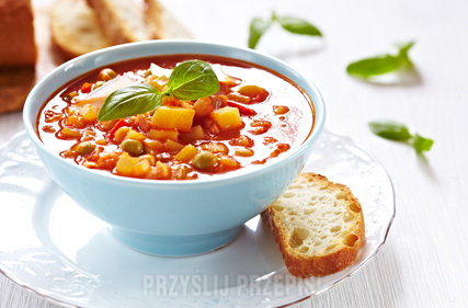 zupa pomidorowo-paprykowa z dodatkiem cukinii