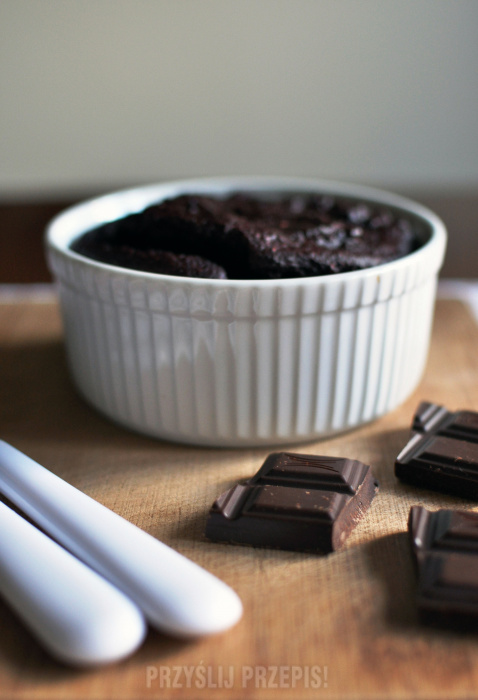(jednoporcjowe) czekoladowe ciasto buraczane