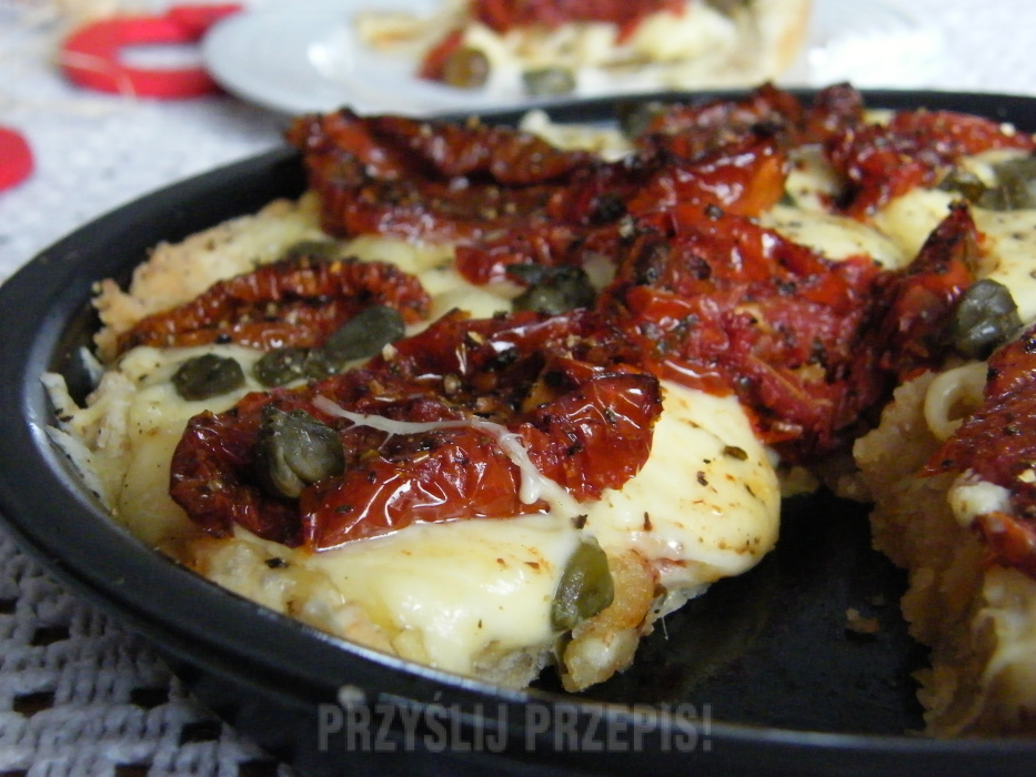 Pizza z pomidorami
