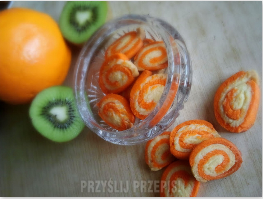 pomarańczowe ślimaczki