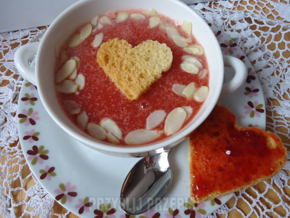 Walentynkowa zupa truskawkowa
