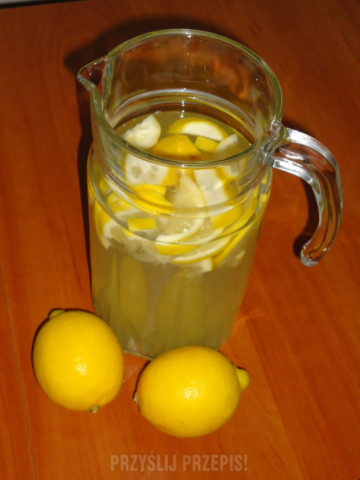 woda z cytryną i miodem