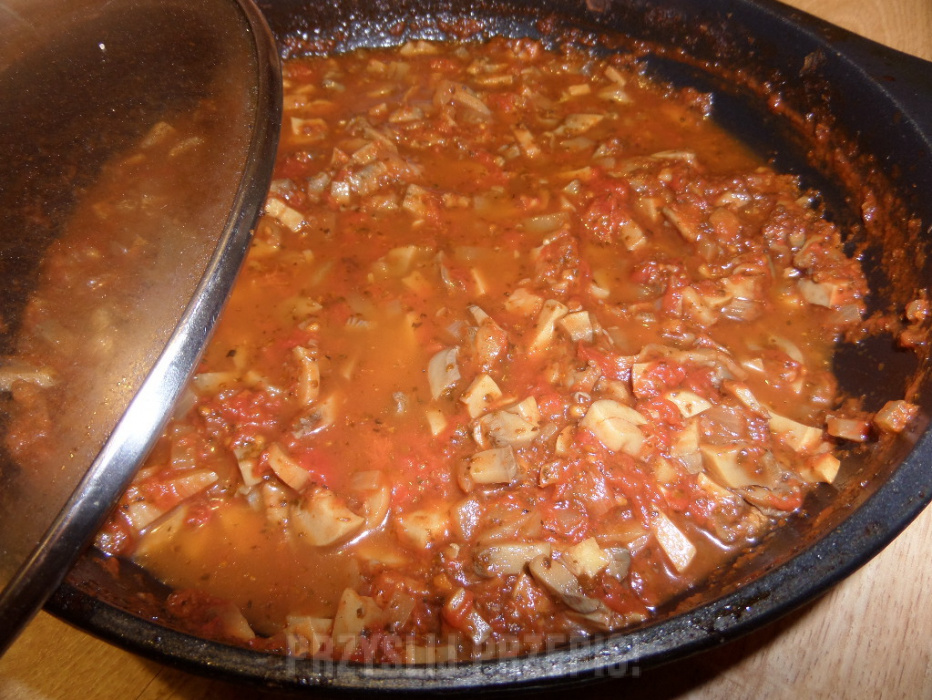 domowy sos pomidorowo-pieczarkowy