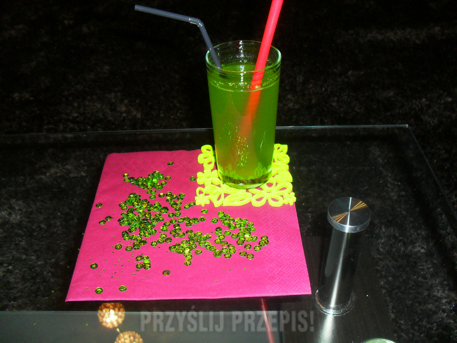 Orzeźwiający sok z zielonej pietruszki
