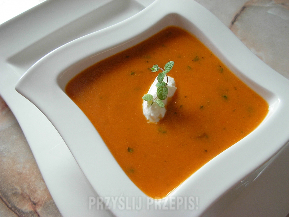 Rozgrzewająca zupa krem z soczewicy i pomidorów