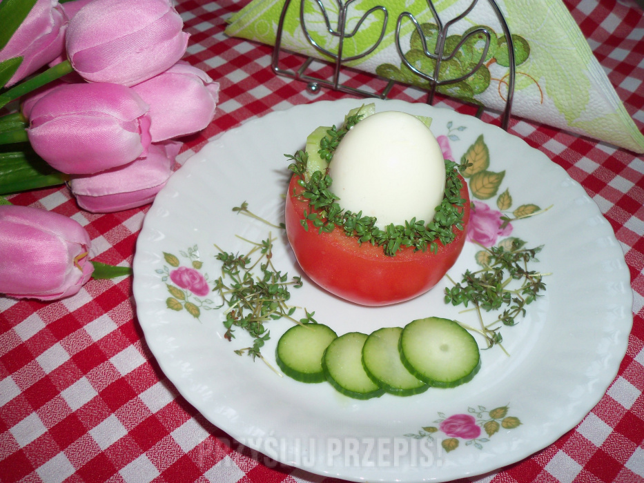 Jajko w pomidorowym gniazdku.