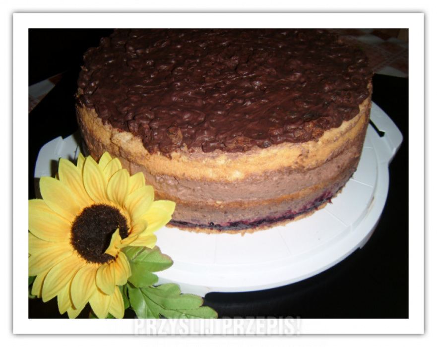 Tort czekoladowo - rodzynkowy