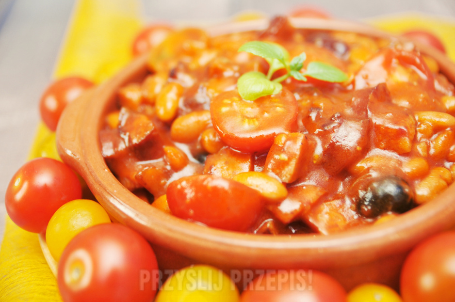 Szybki obiad - fasolka w sosie pomidorowym