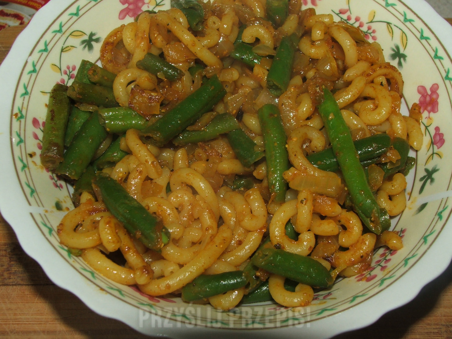 Makaron curry z fasolką szparagową