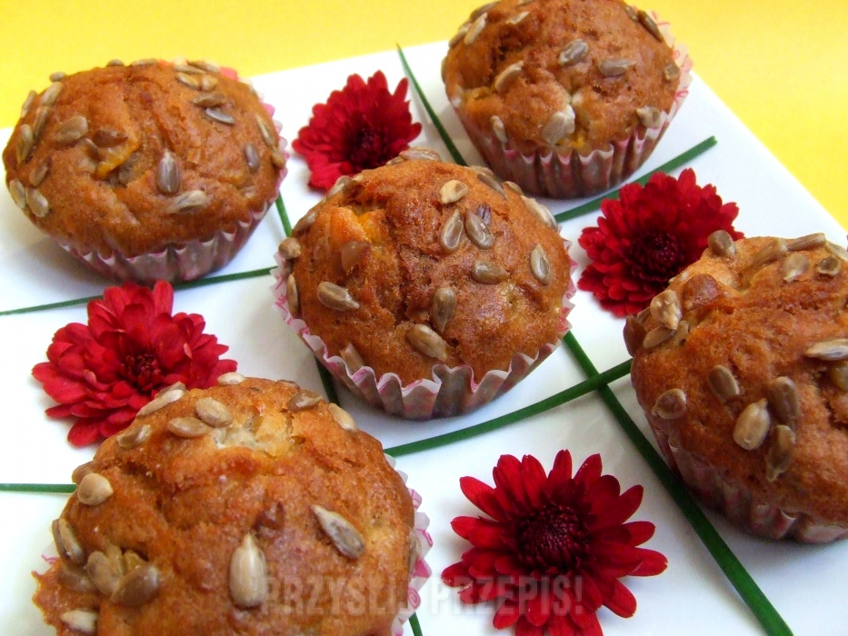 Muffinki z brzoskwiniami i słonecznikiem