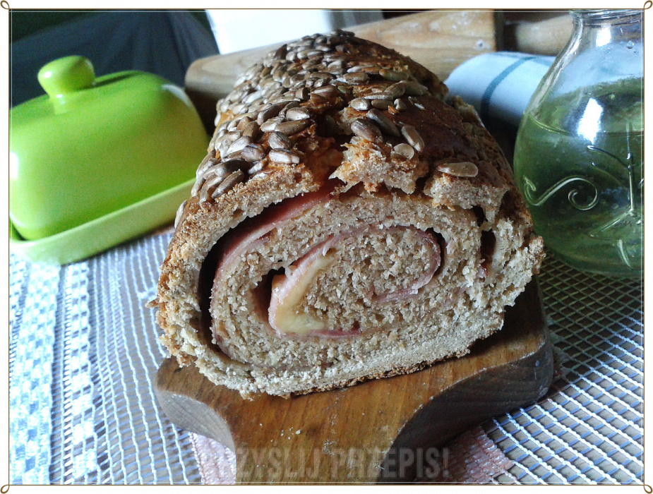 Wyrolowany pszenno-żytni chleb