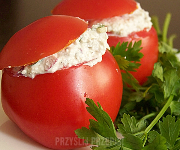 Pomidory faszerowane rzodkiewką, twarogiem i jogurtem 