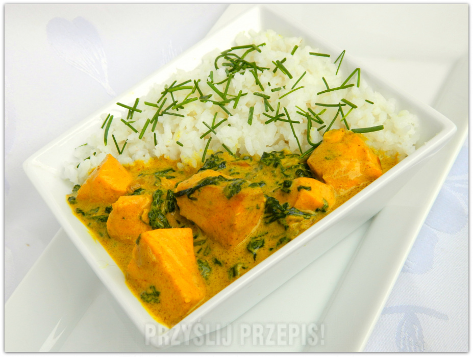 Curry z łososia ze szpinakiem