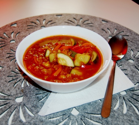 Pożywna zupa z soczewicą