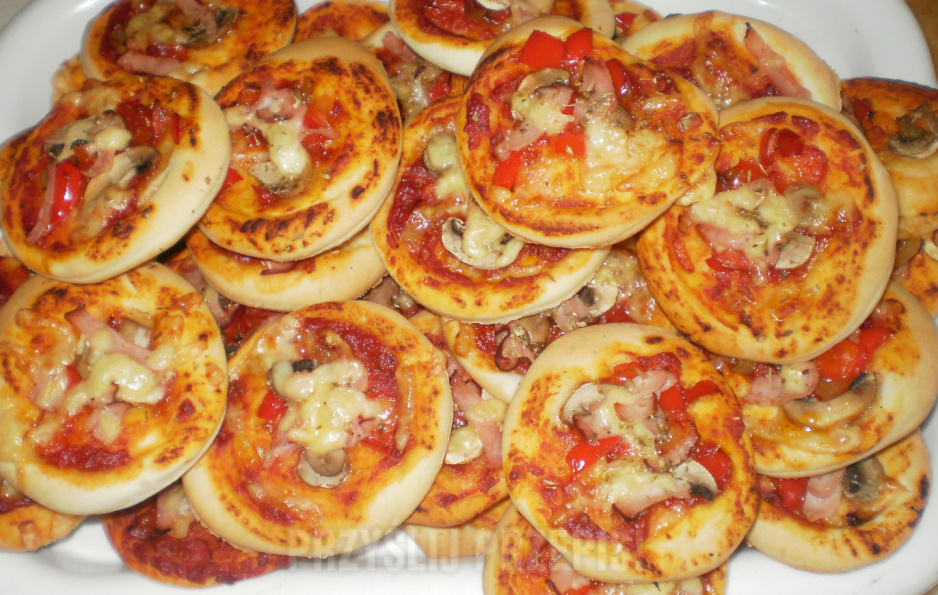 Mini Pizzerinki Z Ciasta Francuskiego Mini Pizzerinki Z Ciasta Francuskiego - Margaret Wiegel