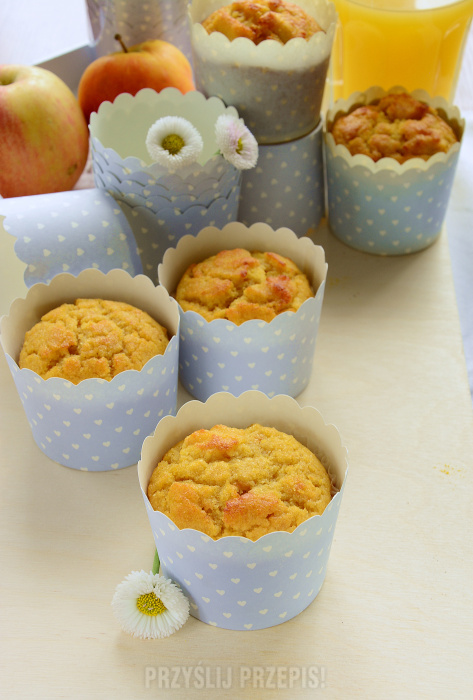 Muffiny z kaszy kukurydzianej z jabłkami "bezglutenowe"