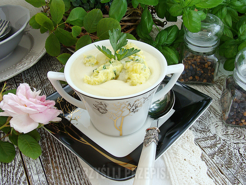 Zupa krem z kalafiora z kluseczkami serowo-czosnkowymi