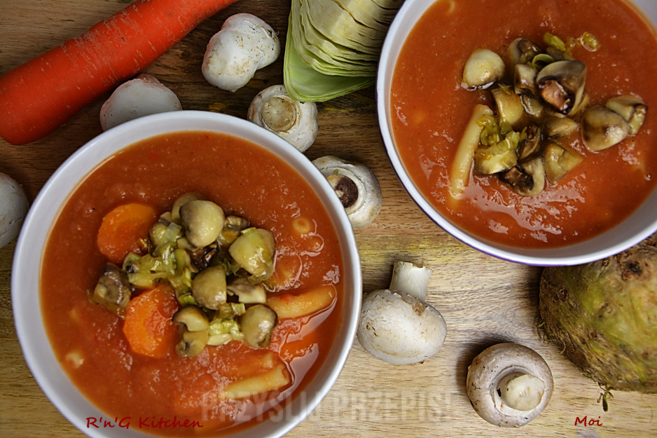 Zupa krem z kapusty i pomidorów 