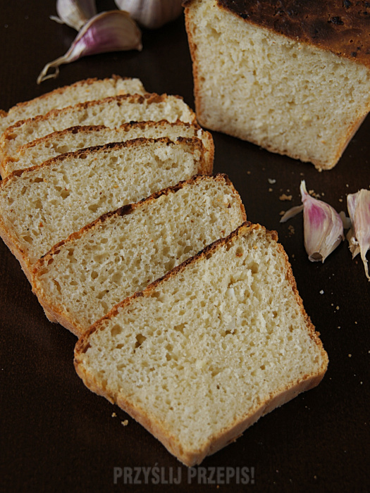 Czosnkowy chleb pszenny 