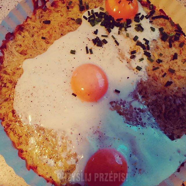 Placek ziemniaczany zapiekany z jajkami