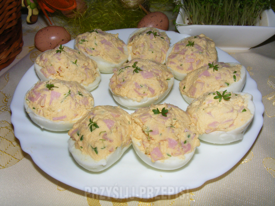 Jajka faszerowane szynką konserwową i rzeżuchą z chrzanową nutą