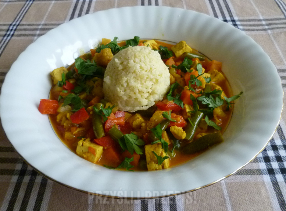 Warzywa i tofu w curry