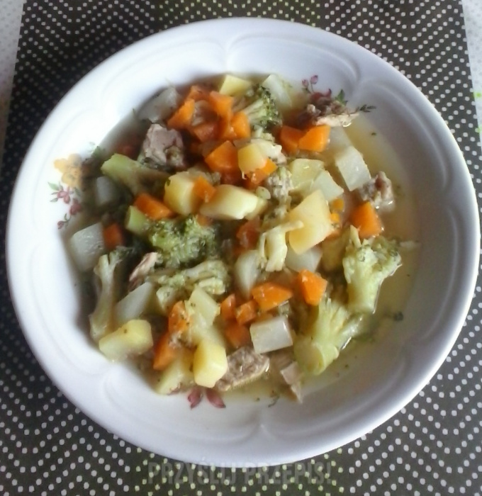 Zupa z kalarepki, marchewki i brokuła