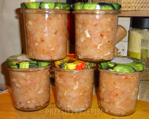 Mielonka drobiowa z suszonymi pomidorami, czosnkiem i bazylią.