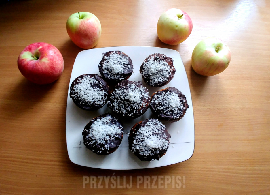 Piernikowo - kakaowe muffinki z jabłkami i orzechami