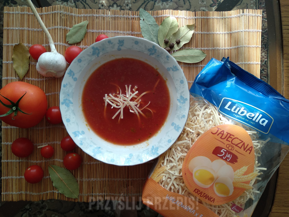 Klarowna zupa pomidorowa ze świeżych pomidorów