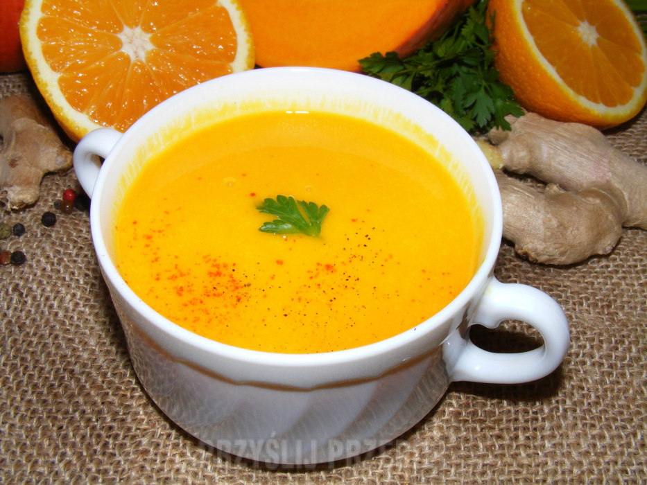 Kremowa zupa z pieczonej dyni z pomarańczą i imbirem