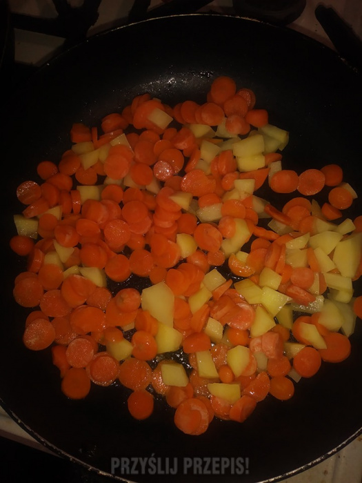 Zupa marchewkowa z grzankami