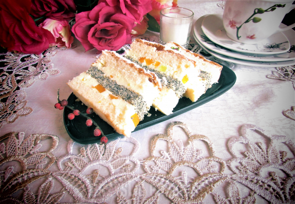 Ciasto biszkoptowe z masa serowo- galaretkową   z brzoskwiniami  i z  makową wkładką