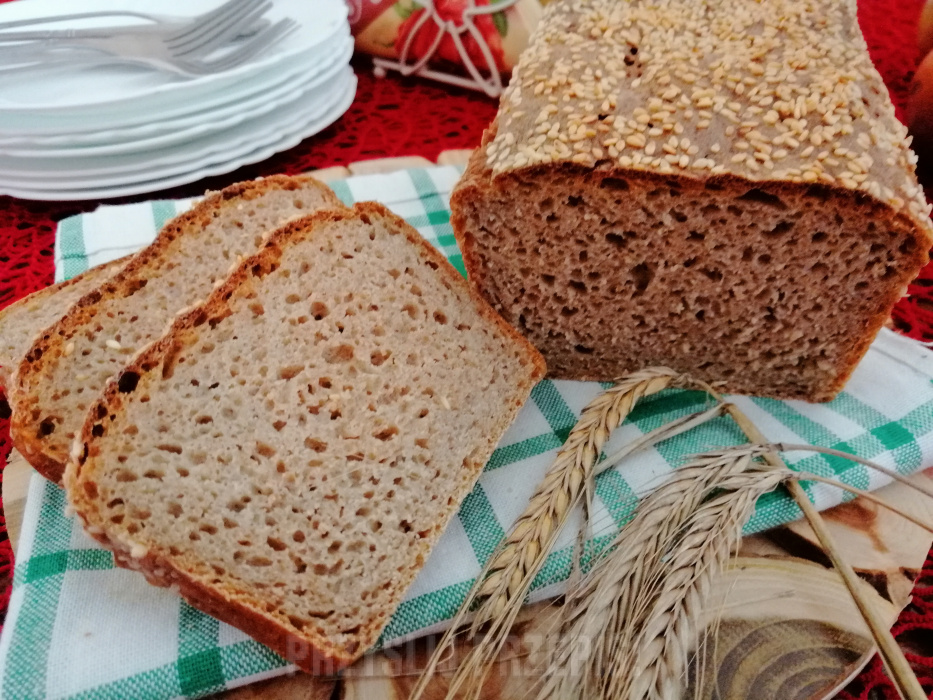 Chleb razowy na zakwasie żytnim