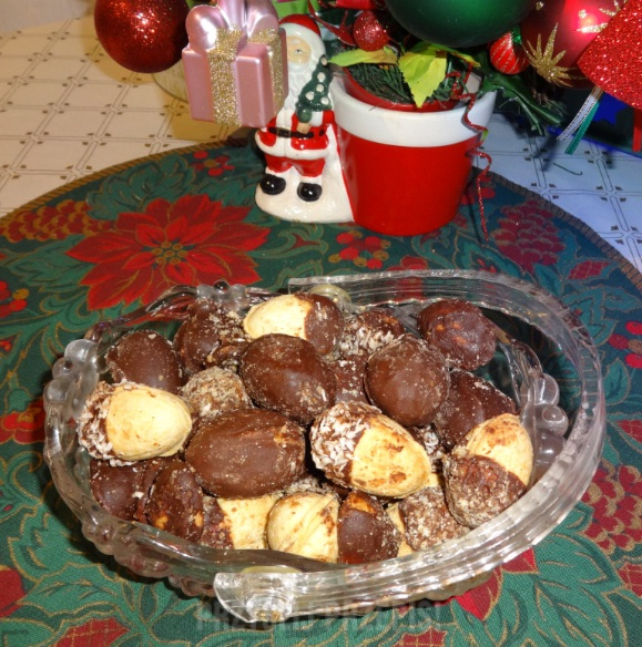 Orzeszki czekoladowe i żołędzie z nadzieniem kakaowo orzechowym.