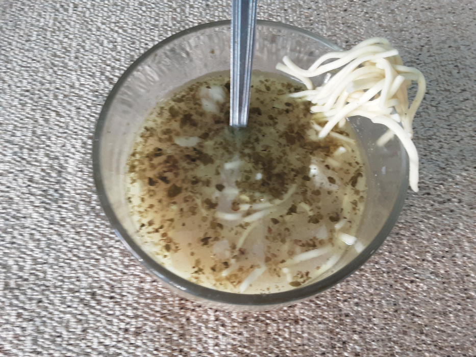 Zupa na kwasie z kapusty i majerankiem