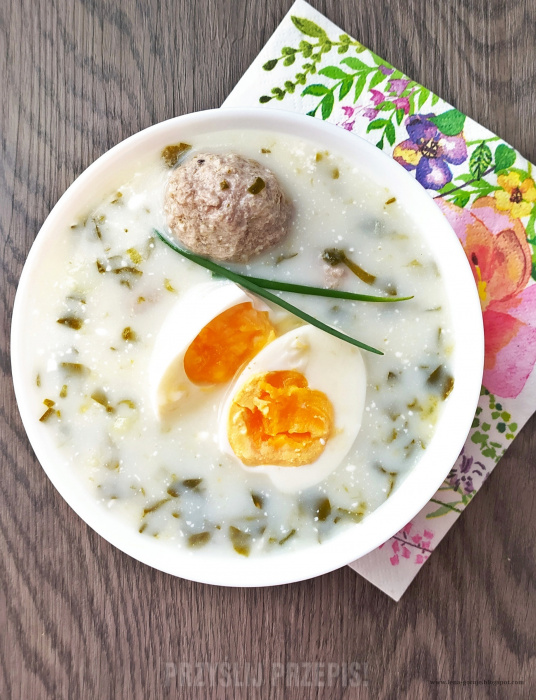 Zupa szczawiowa z jajkiem i mięsem