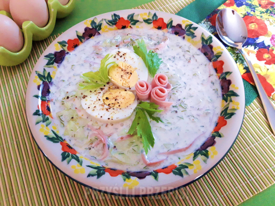 Chłodnik ogórkowy z selerem naciowym, szynką i jajkiem