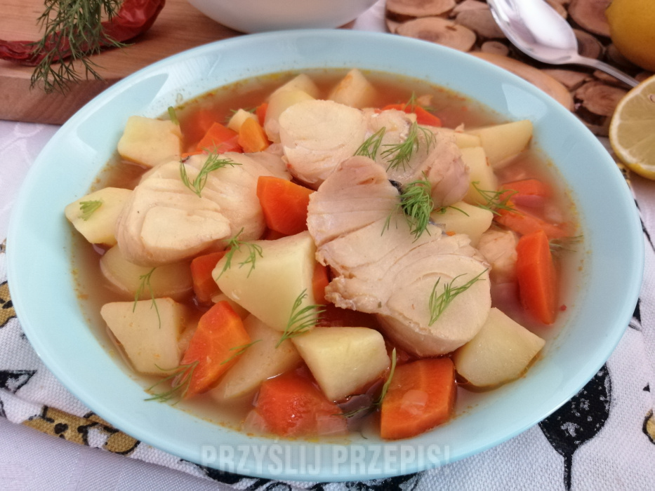 Pikantna zupa rybna z warzywami