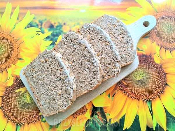 Chleb orkiszowo - żytni  z siemieniem, słonecznikiem i płatkami owsianymi