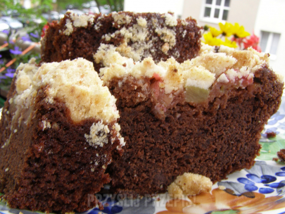 Ciasto ucierane kakaowe z rabarbarem i kruszonką