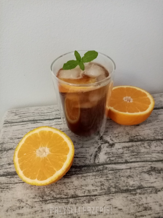 Orange espresso - kawa z sokiem pomarańczowym, tonikiem  i kostkami lodu