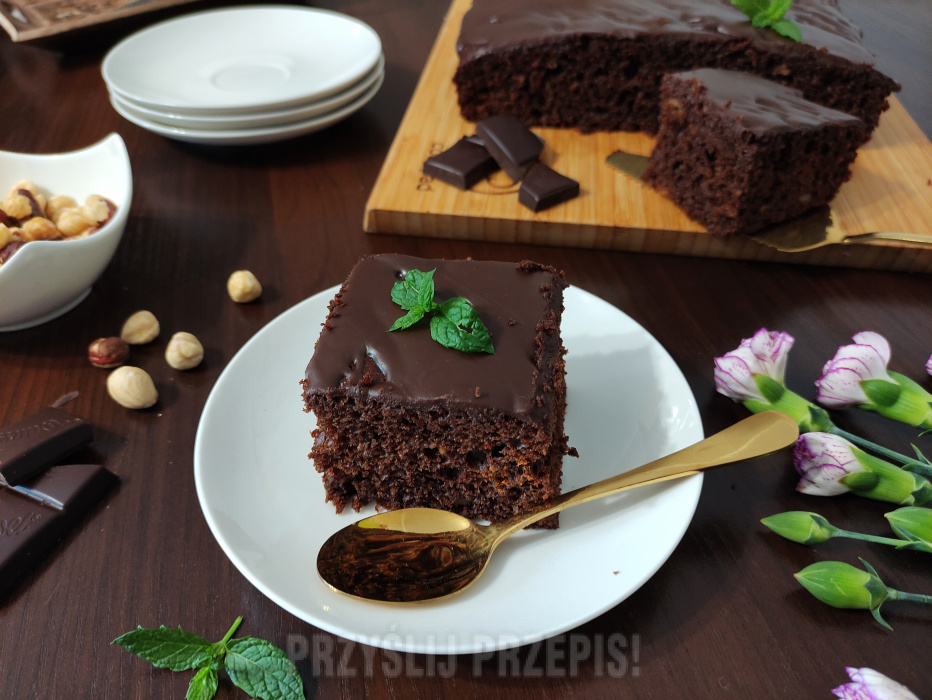 Szybkie ciasto czekoladowe z orzechami