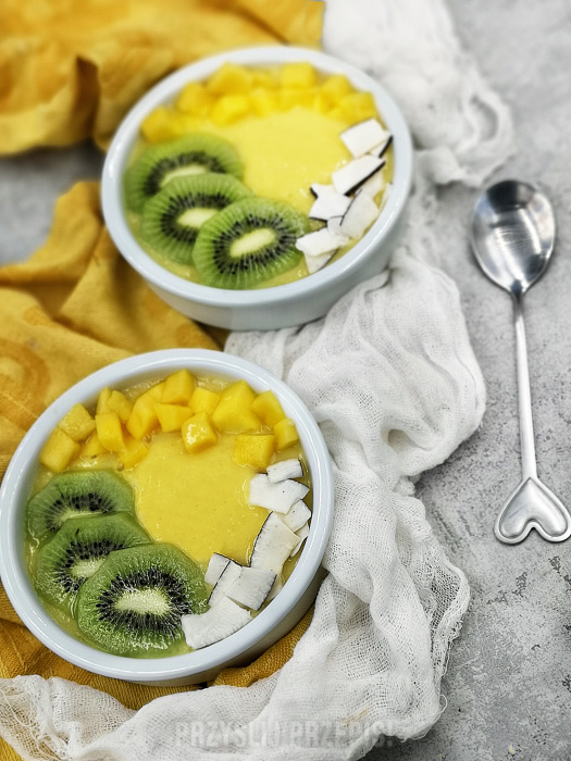 Ananas - mango smoothie bowl
