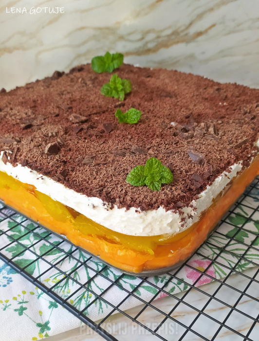 Ciasto Kubuś z brzoskwiniami i galaretką