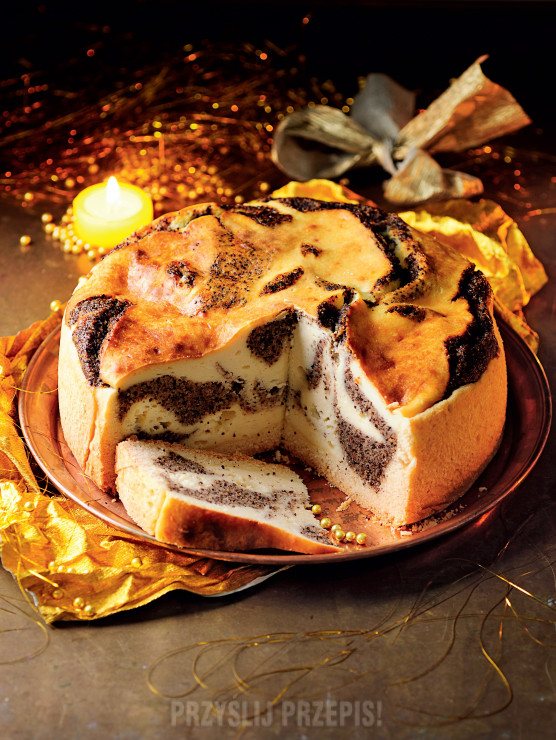 Polecamy: 10 świątecznych przepisów z książek kulinarnych - sernik makowy