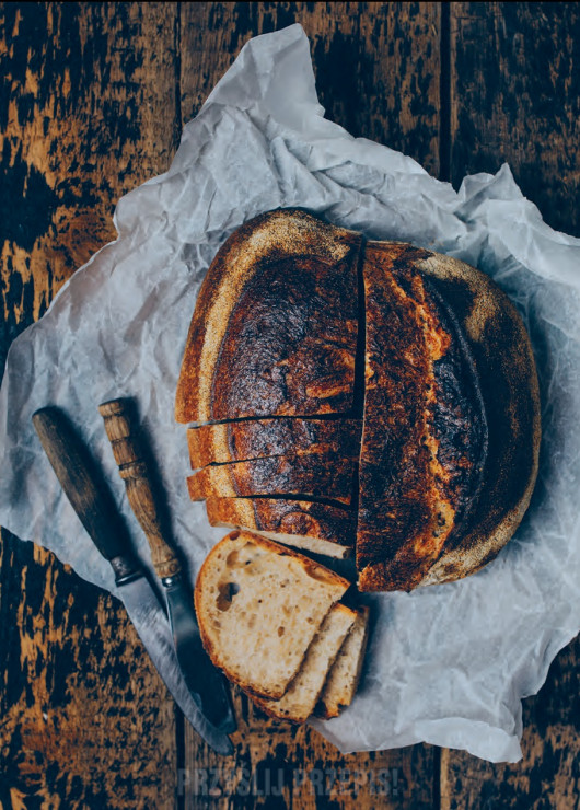 7 najlepszych przepisów z książki Tomasza Dekera "Chleb" - Chleb pszenno-żytni na zakwasie