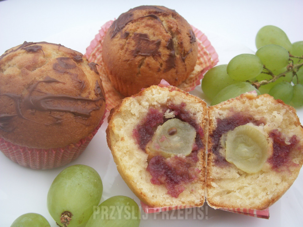 muffinki z rożą i winogronem