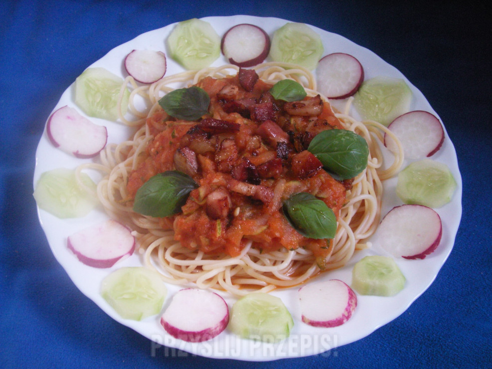 Spaghetti warzywne (pomidorowo-cukiniowe) z boczkiem
